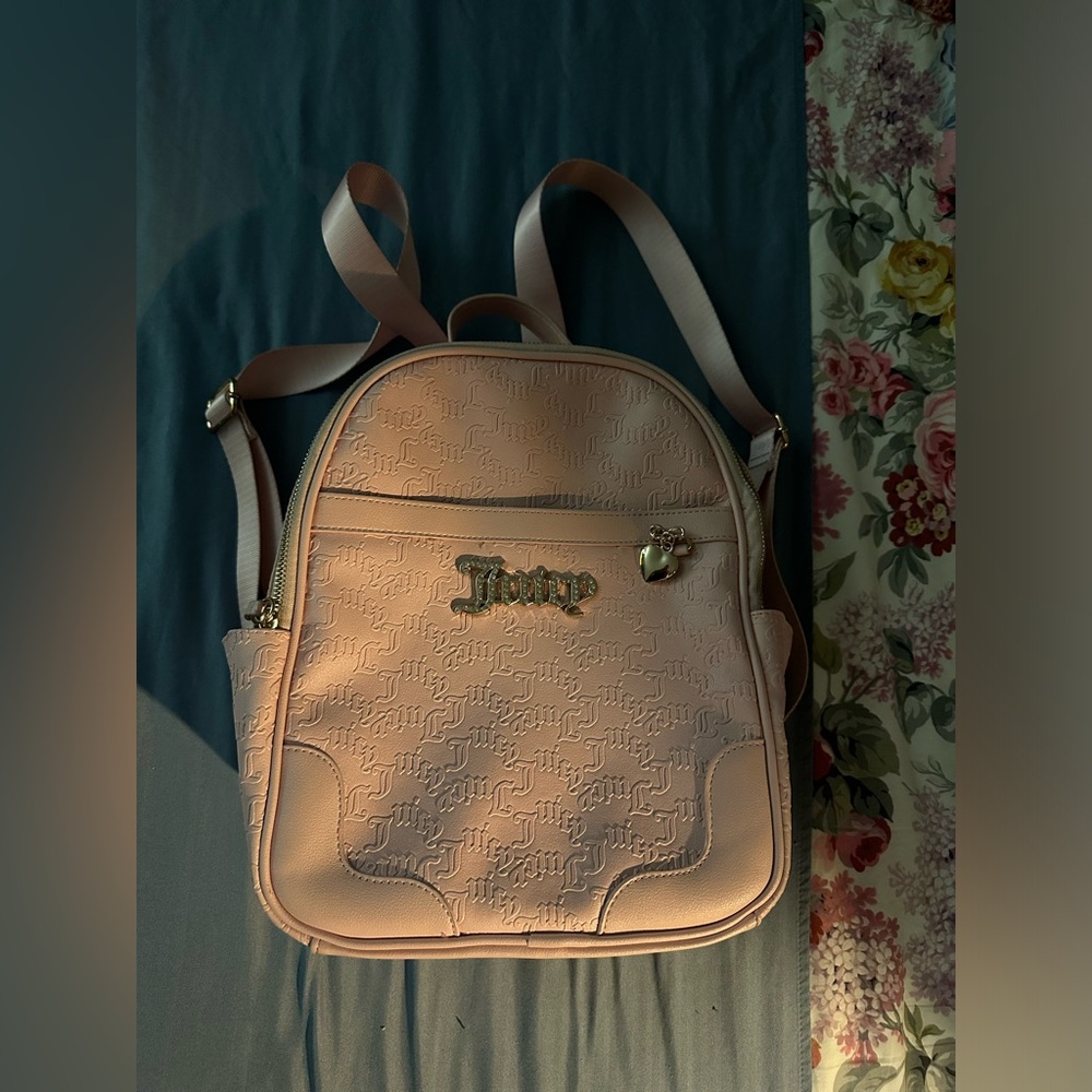 JUICY COUTURE LIGHT PINK LARGE BAG USED 
USED CONDITION